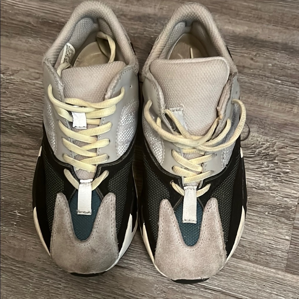 Stylish women’s Sneakers